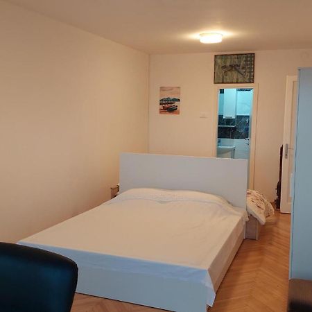 Room With Private Toilet And Balcony In City Center In Shared Apartment Split Buitenkant foto