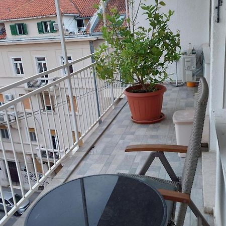 Room With Private Toilet And Balcony In City Center In Shared Apartment Split Buitenkant foto