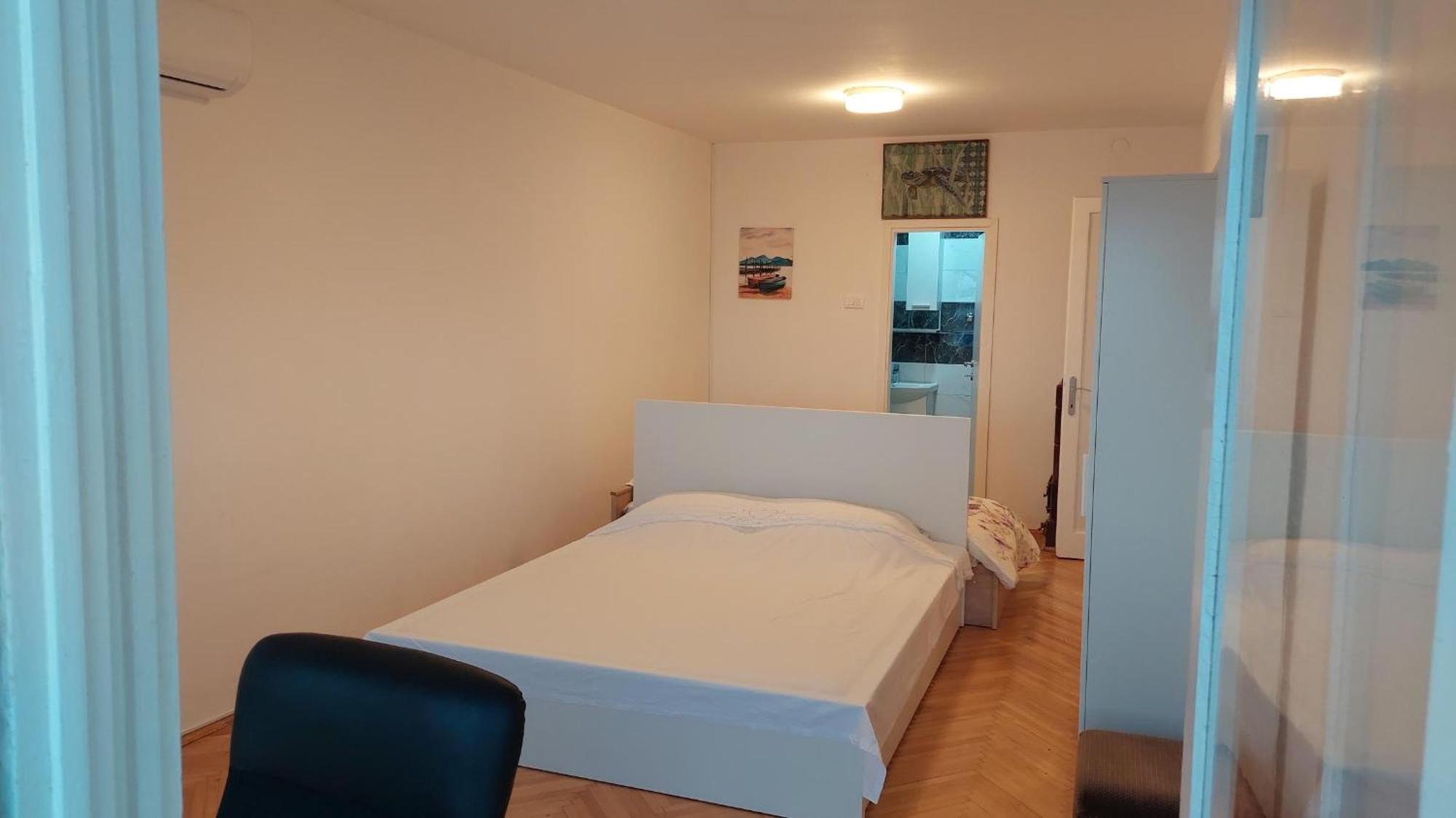 Room With Private Toilet And Balcony In City Center In Shared Apartment Split Buitenkant foto
