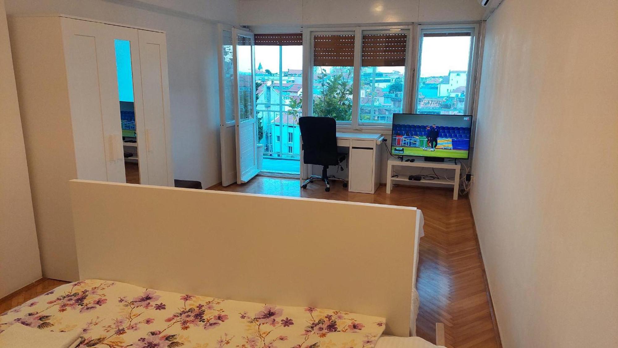 Room With Private Toilet And Balcony In City Center In Shared Apartment Split Buitenkant foto
