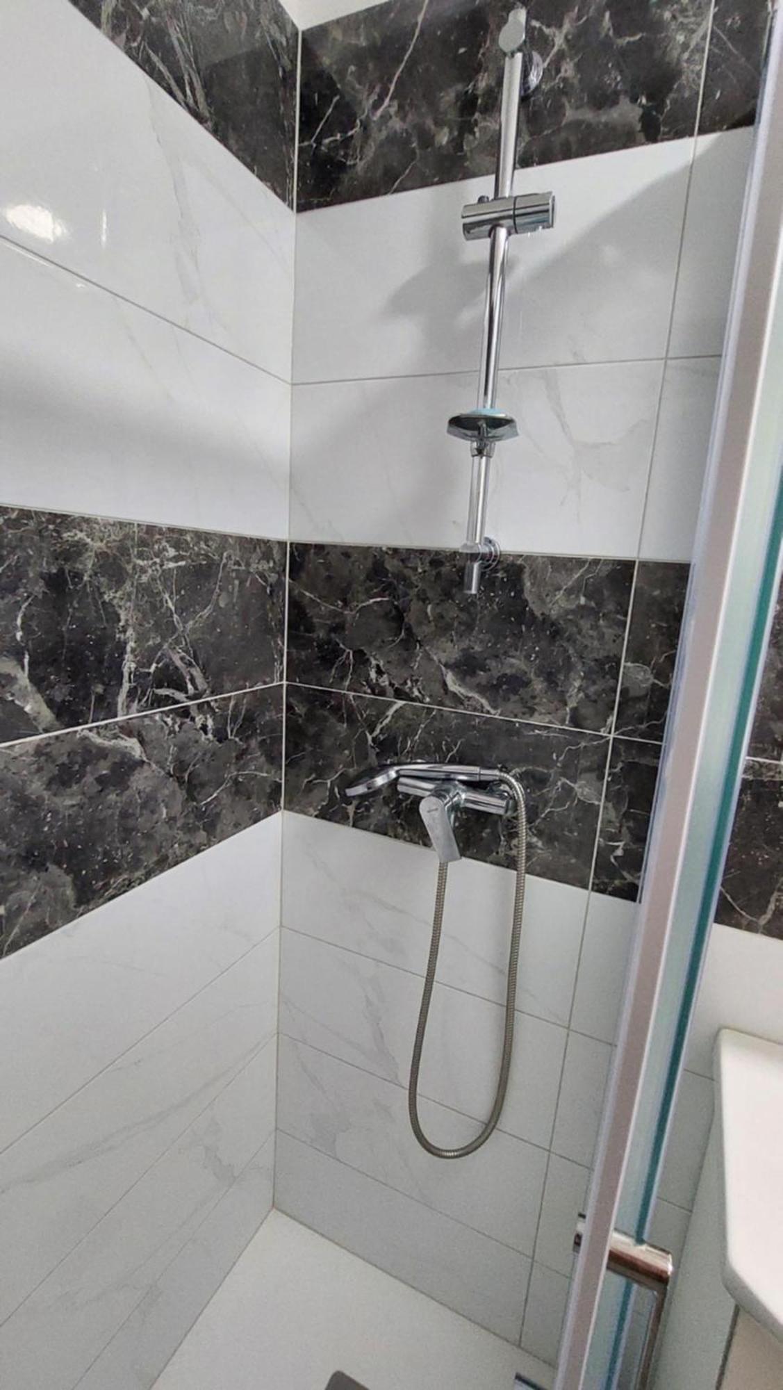 Room With Private Toilet And Balcony In City Center In Shared Apartment Split Buitenkant foto
